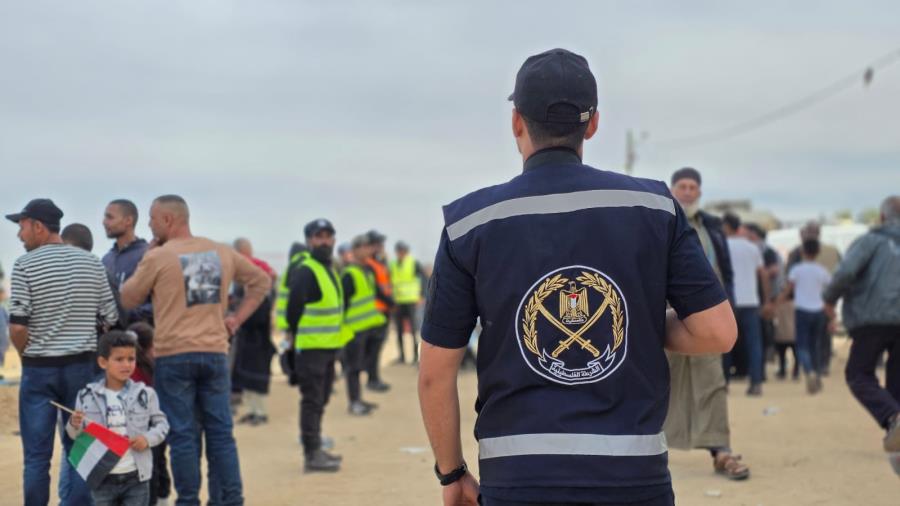 الشرطة تؤمن عرساً جماعياً في دير البلح وسط القطاع