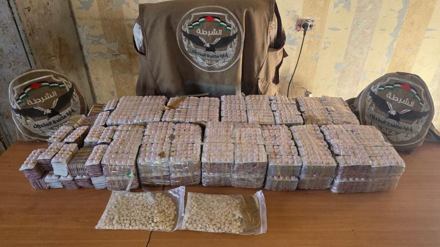 شرطة "مكافحة المخدرات" بغزة تضبط ألفي حبة مخدرة خلال مهمة تفتيش