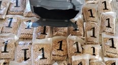 "شرطة القرارة" بخان يونس تحبط محاولة تهريب 48 ألف حبة مخدرة 