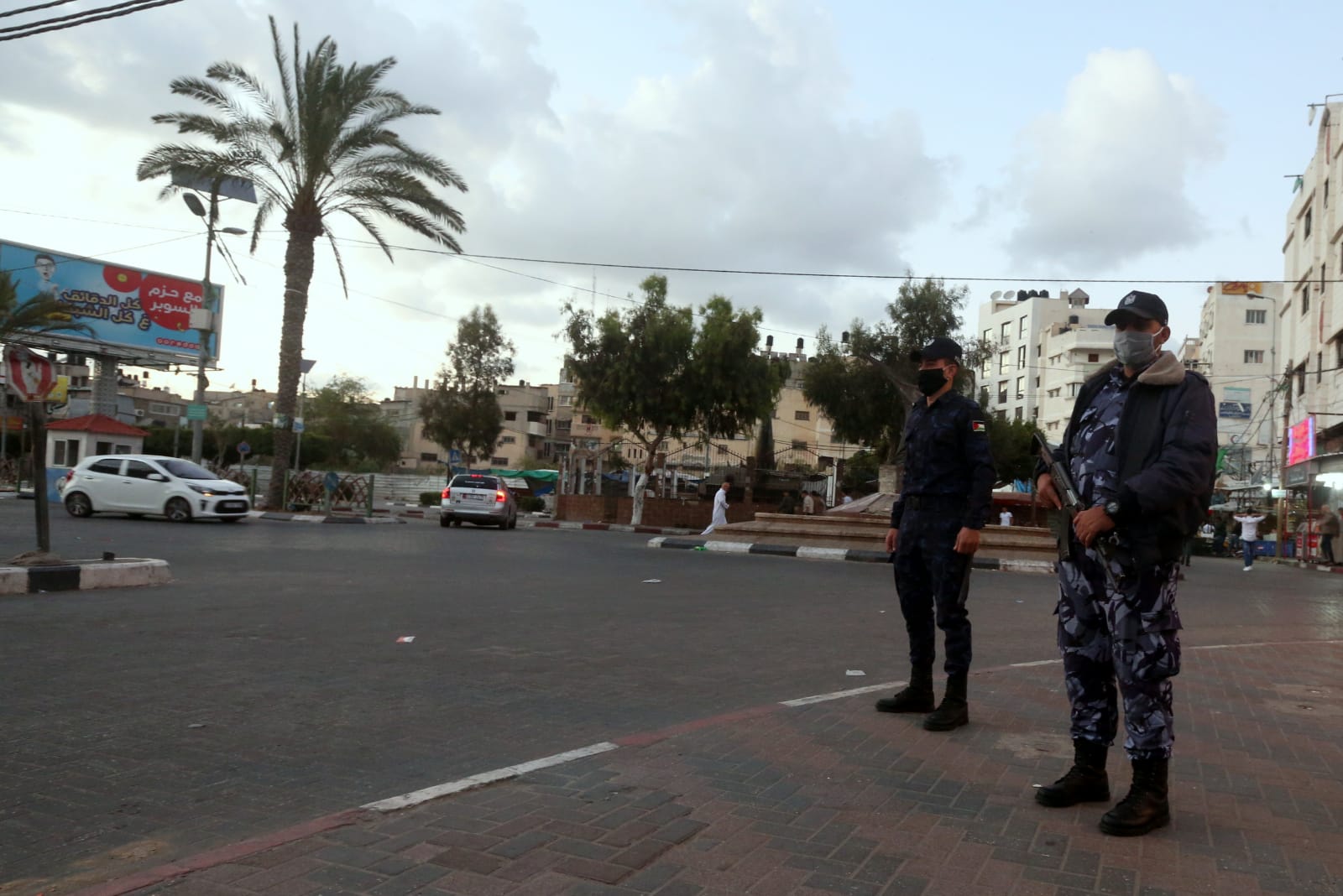 انتشار الشرطة في الساحات العامة والمتنزهات لمنع الازدحام خلال عيد الفطر