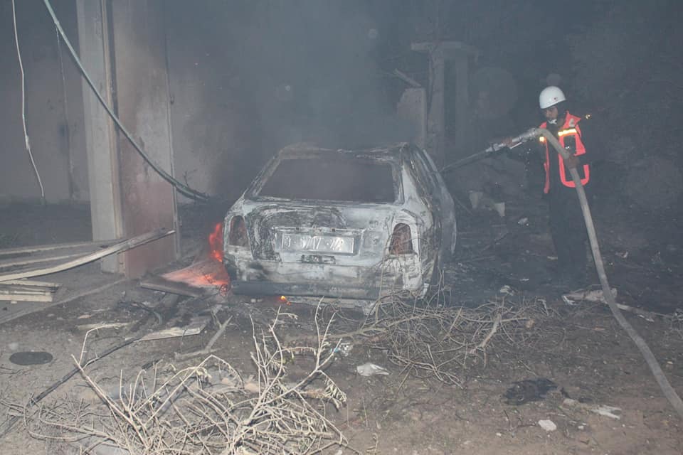 الدفاع المدني يُتابع آثار العدوان الإسرائيلي