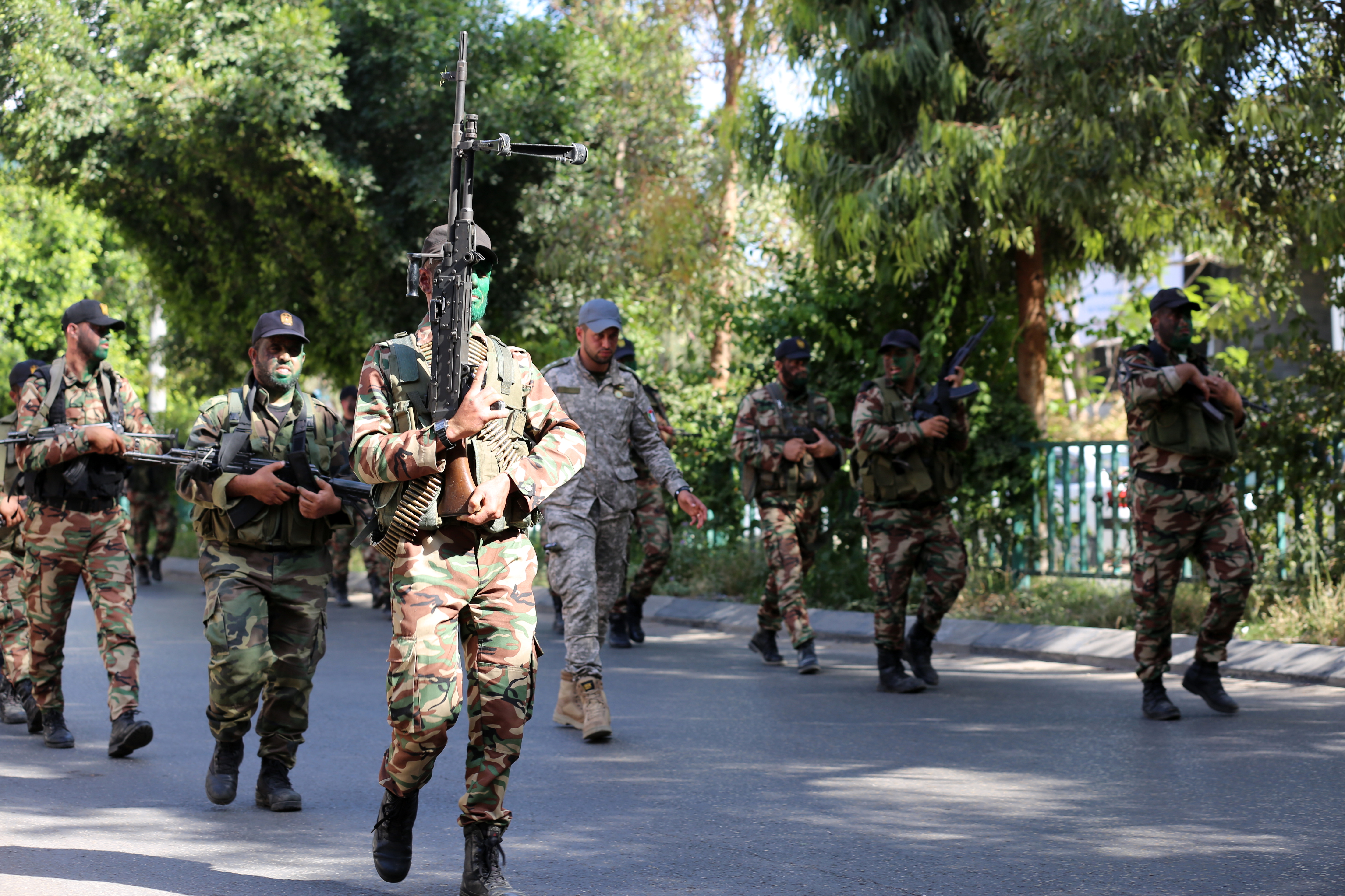 تخييم مغلق لدورتي قادة السرايا وتأهيل الضباط  بالأمن الوطني