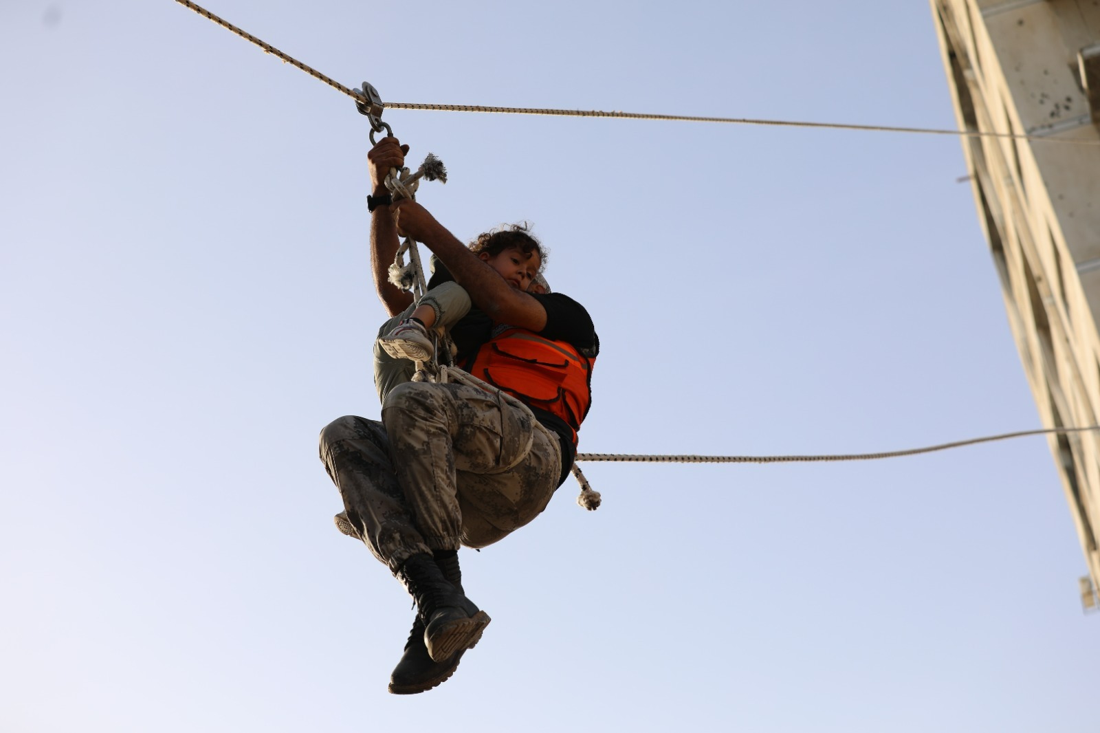 "الدفاع المدني" يعلن تجهيز مَركبة إطفاء محلياً بدعم ماليزي ويُنفّذ مناورة تدريبية بمناسبة اليوم العالمي