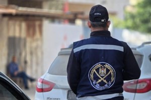 شرطة دير البلح تُنهي شكاوى مالية بـ 7480 شيكل