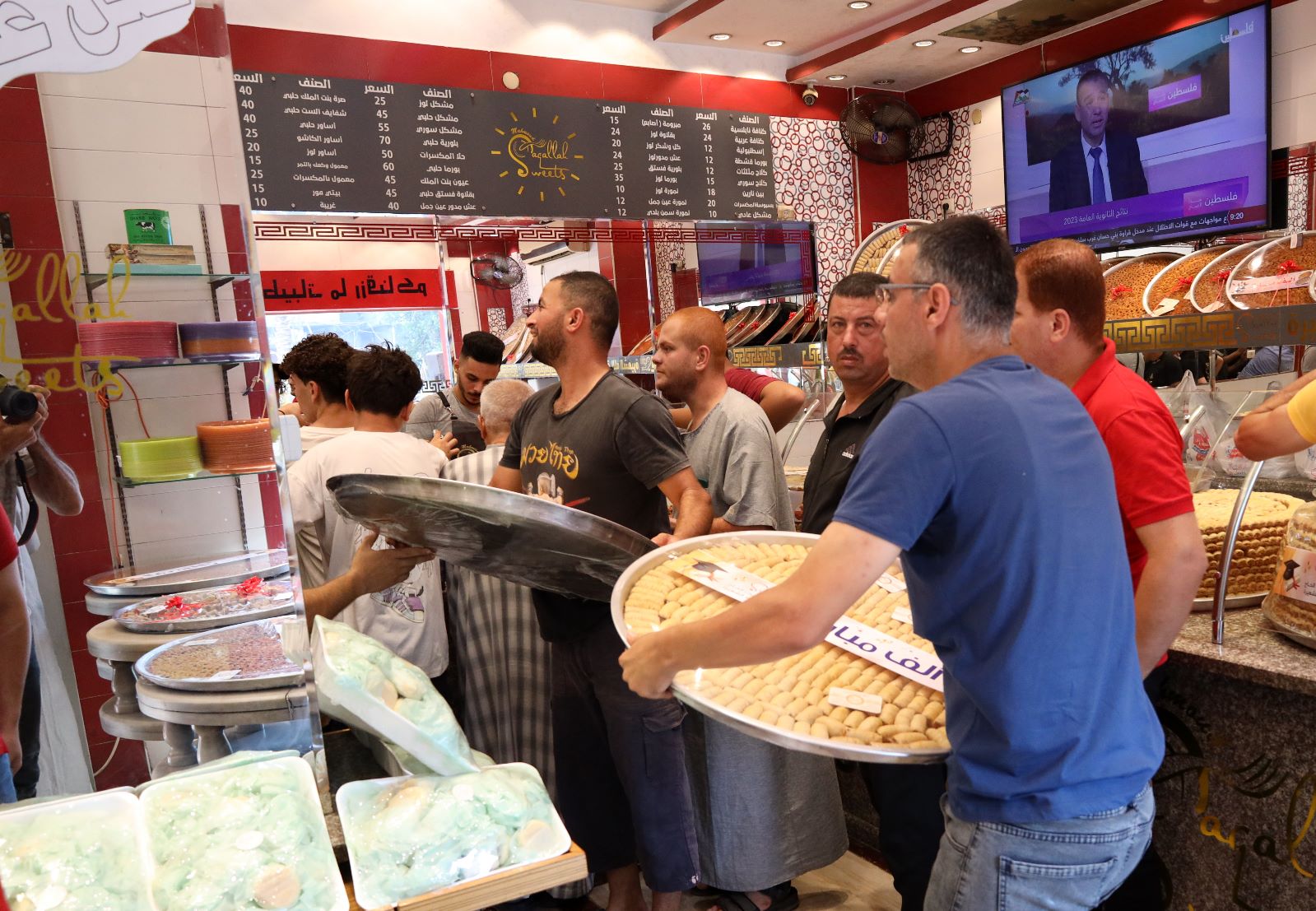 أجواء احتفال المواطنين في قطاع غزة بنتائج الثانوية العامة