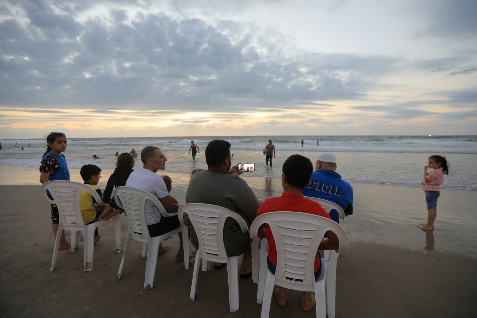 قضاء المواطنين في غزة الإجازة الأسبوعية مساء الجمعة