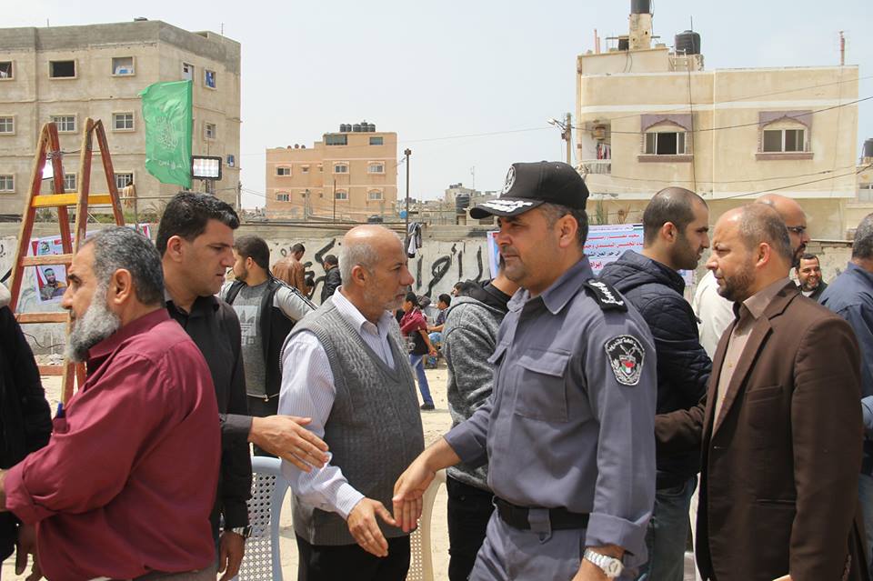 قيادة "الداخلية" تقدم واجب العزاء لذوي شهداء المقاومة بالمحافظة الوسطى