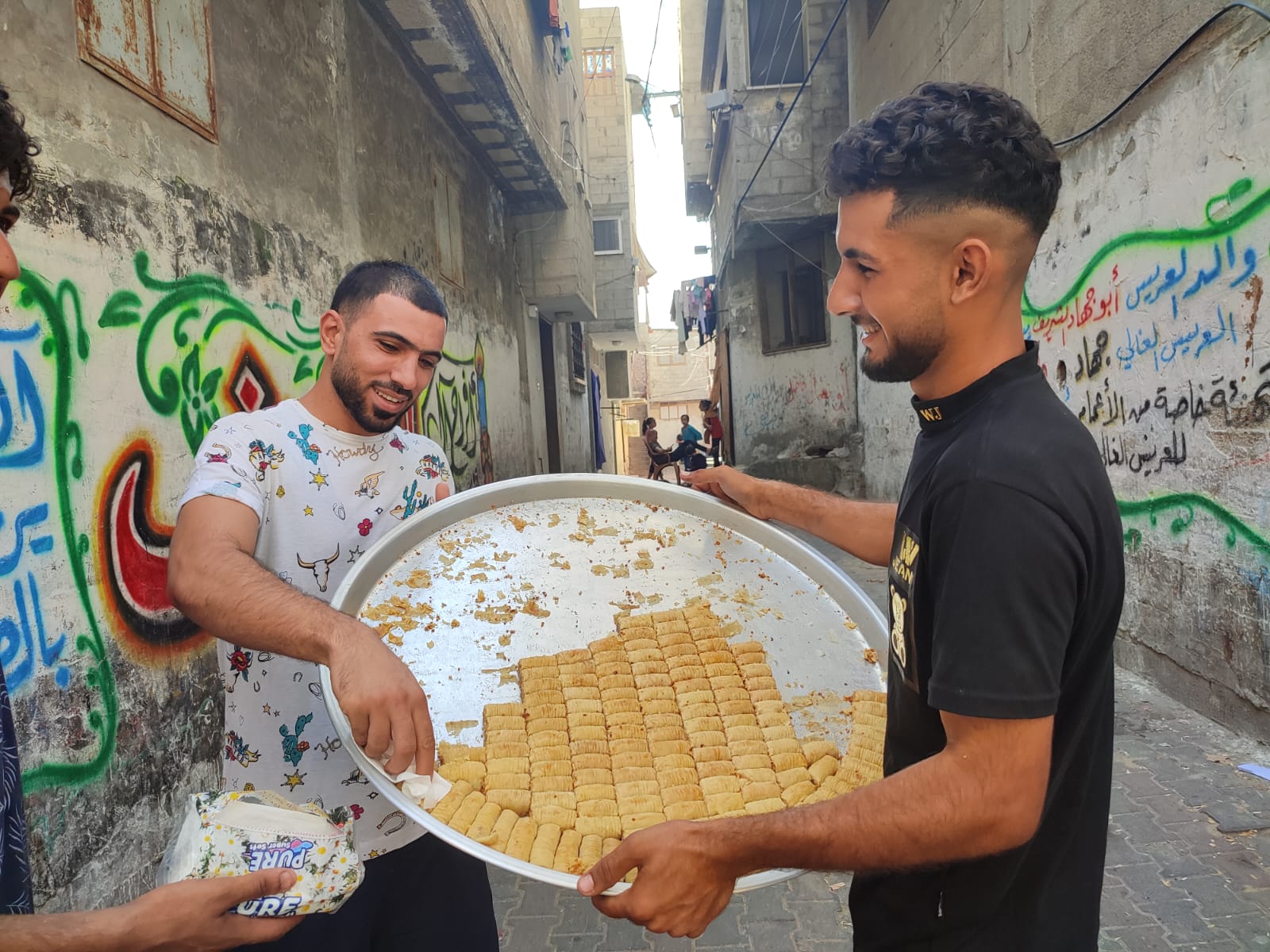صور من أجواء احتفال المواطنين في قطاع غزة بنجاح الطلبة في الثانوية العامة