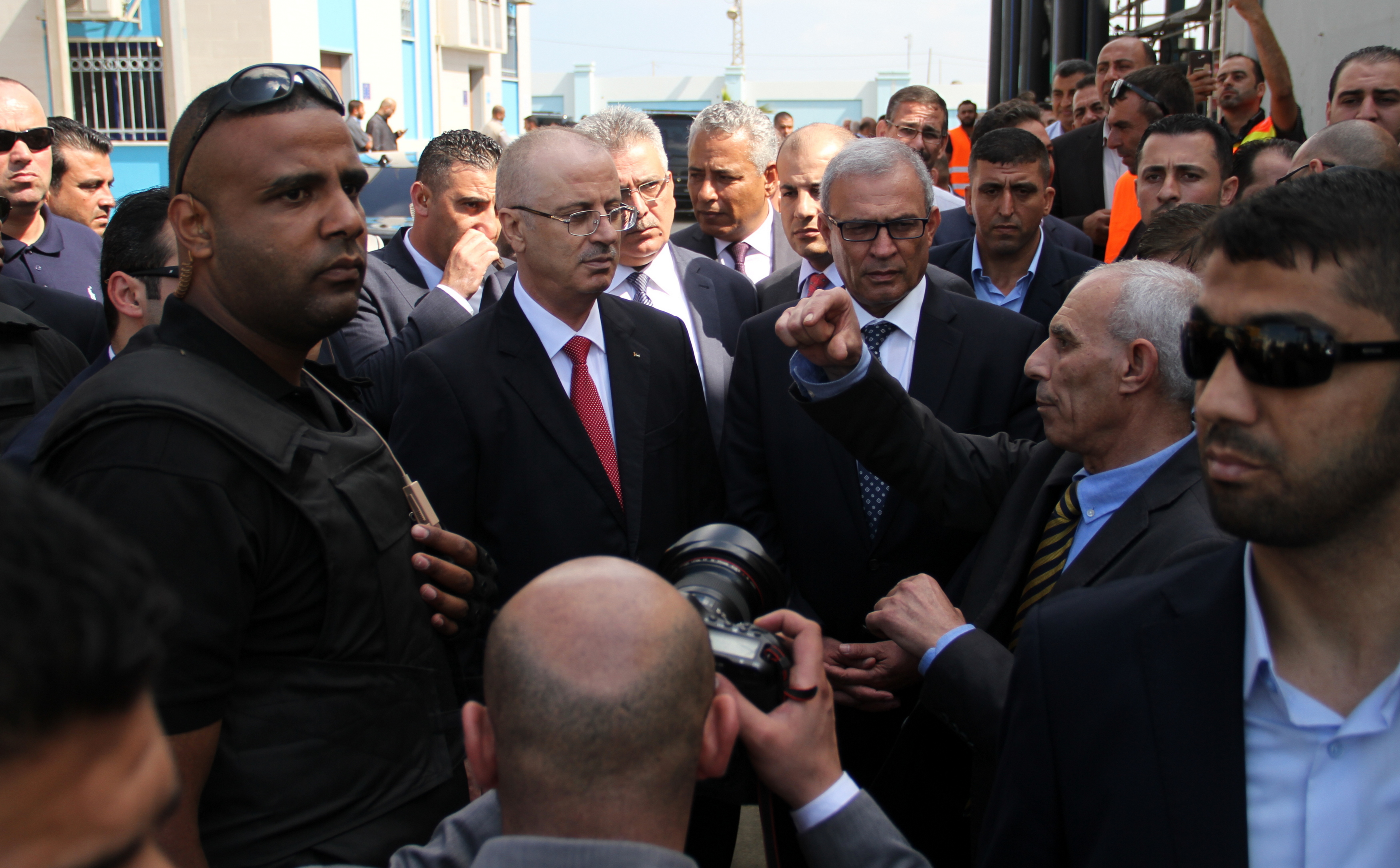 الأجهزة الأمنية تؤمن جولة رئيس الوزراء في غزة