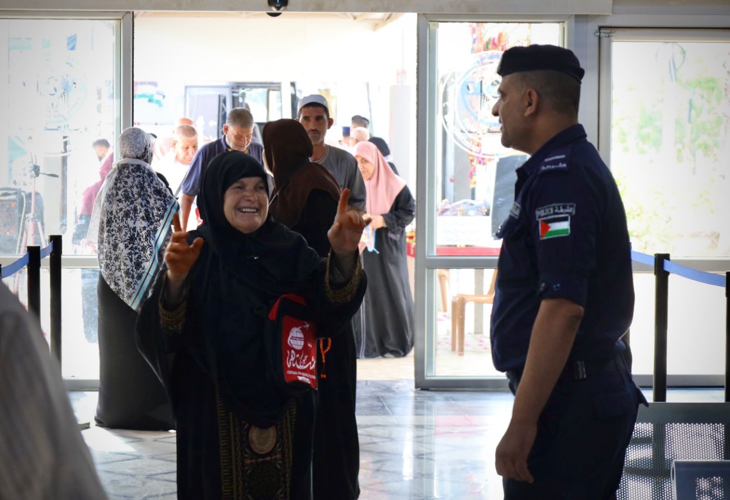 أطقم "المعابر" و"أجهزة الداخلية" تسهل مغادرة الفوج الثاني من حجاج غزة عبر معبر رفح