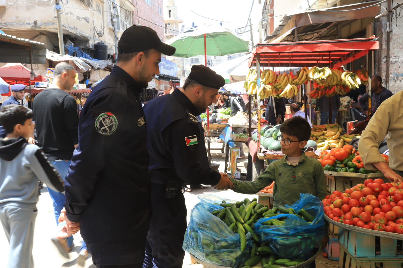 صور: الأجهزة الأمنية والشُرطية تُساند المواطنين في ظل العدوان