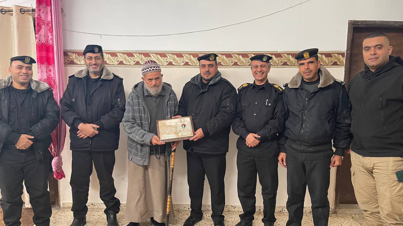 "الداخلية" تطلق حملة زيارات لذوي شهدائها