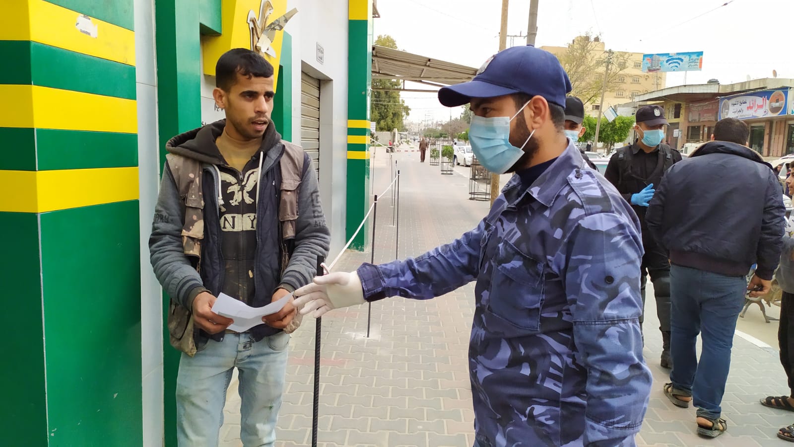 الشرطة تُنظم صرف "المنحة القطرية"