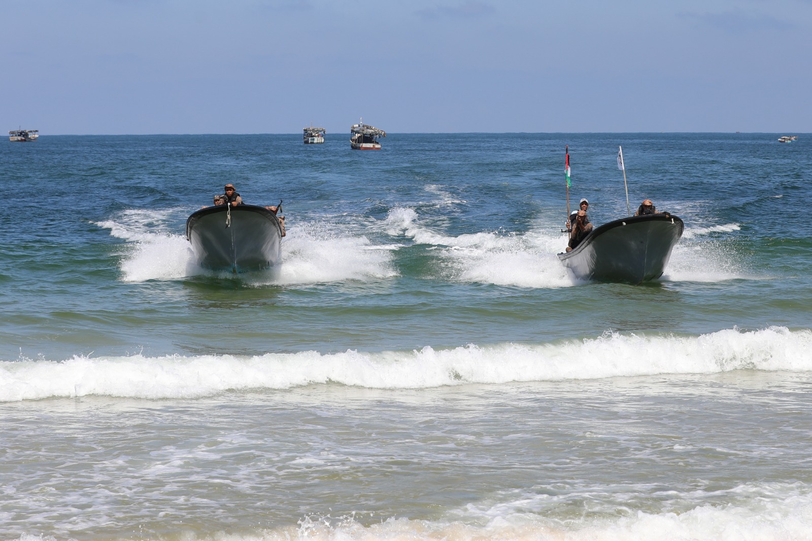 تدريبات دورة "الصاعقة الثالثة" لطلاب كلية الرباط بخان يونس