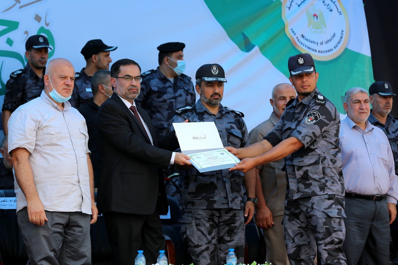 "مديرية التدريب" تُخرج دورتَي صف الضباط 27 والتأسيسية 35