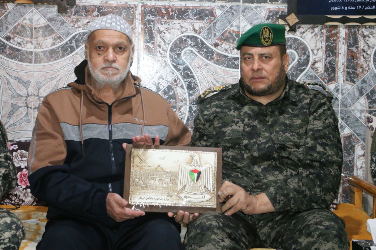 "الداخلية" تطلق حملة زيارات لذوي شهدائها