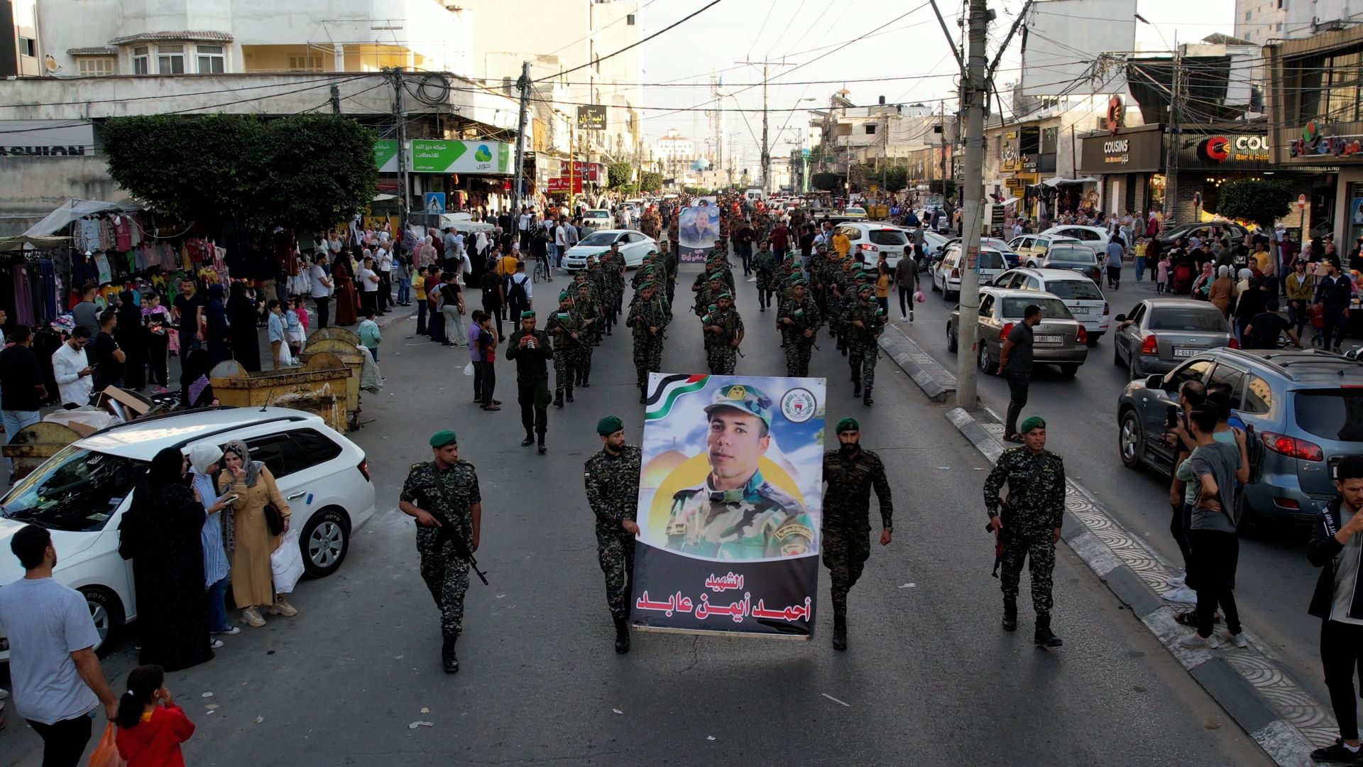 "الداخلية" تُنظم مسيراً عسكرياً تكريماً لشهداء الأجهزة الأمنية بالضفة