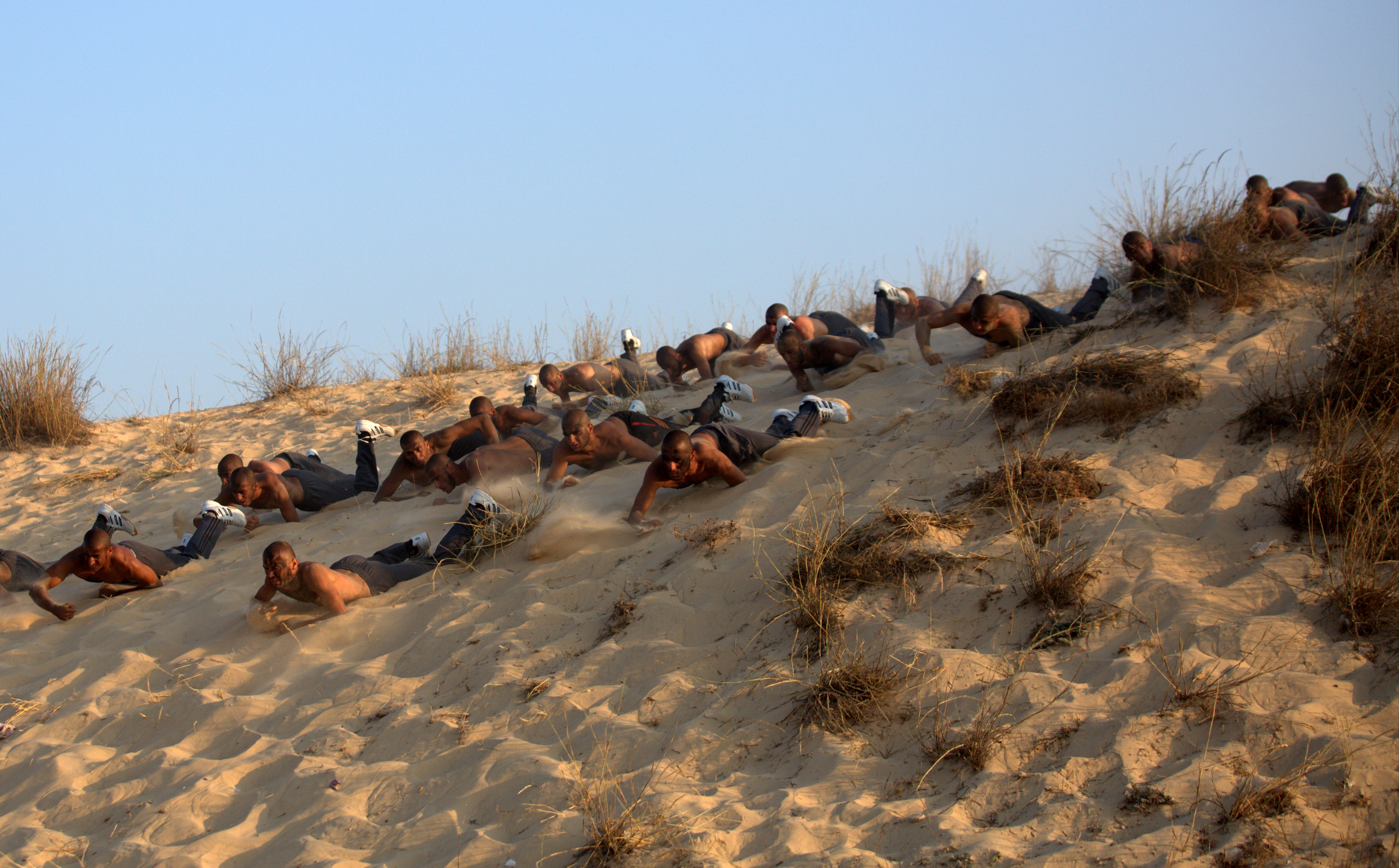 الدورة المغلقة لدفعة البكالوريوس التاسعة والعلوم البحرية الرابعة