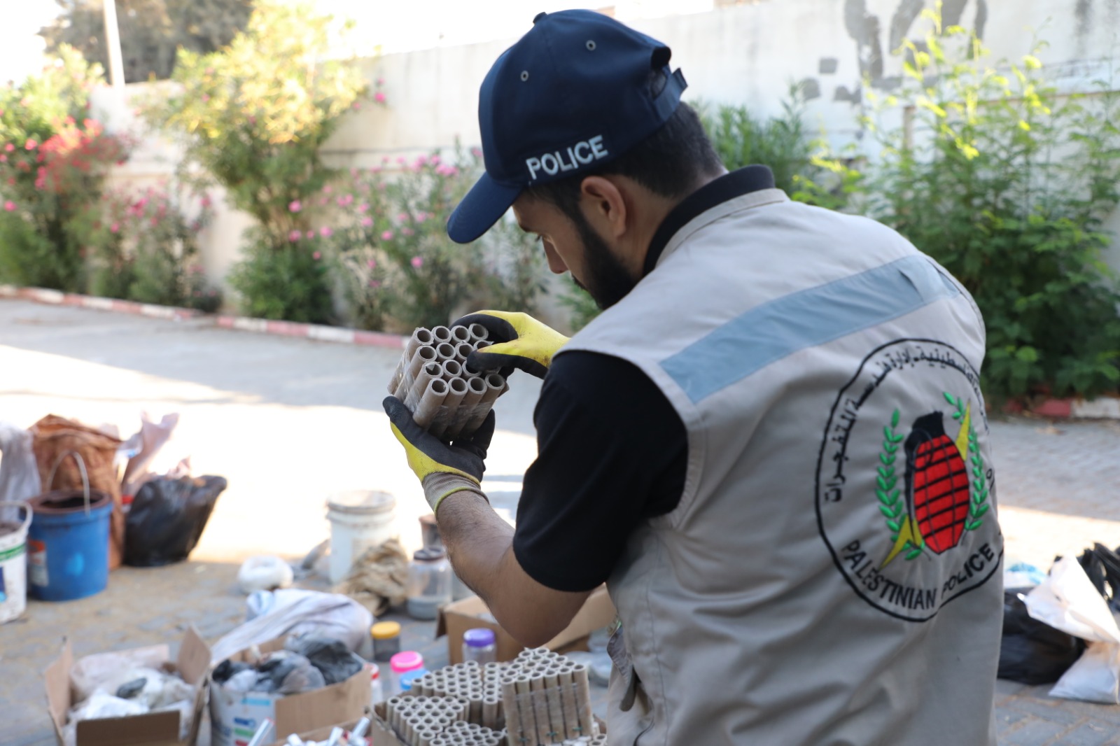 الشرطة تضبط ورشة لتصنيع المفرقعات شرق غزة