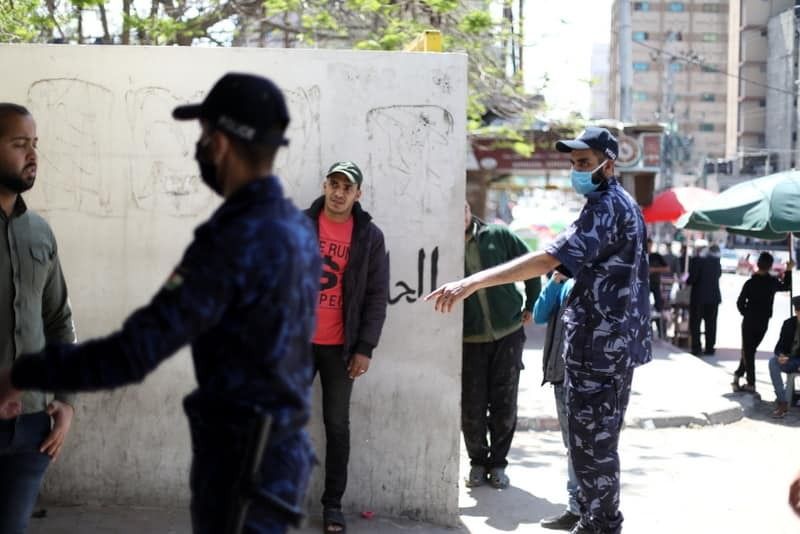 الشرطة تنظم صرف المنحة القطرية