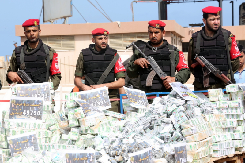 هيئة القضاء العسكري تتلف كمية كبيرة من المواد المخدرة