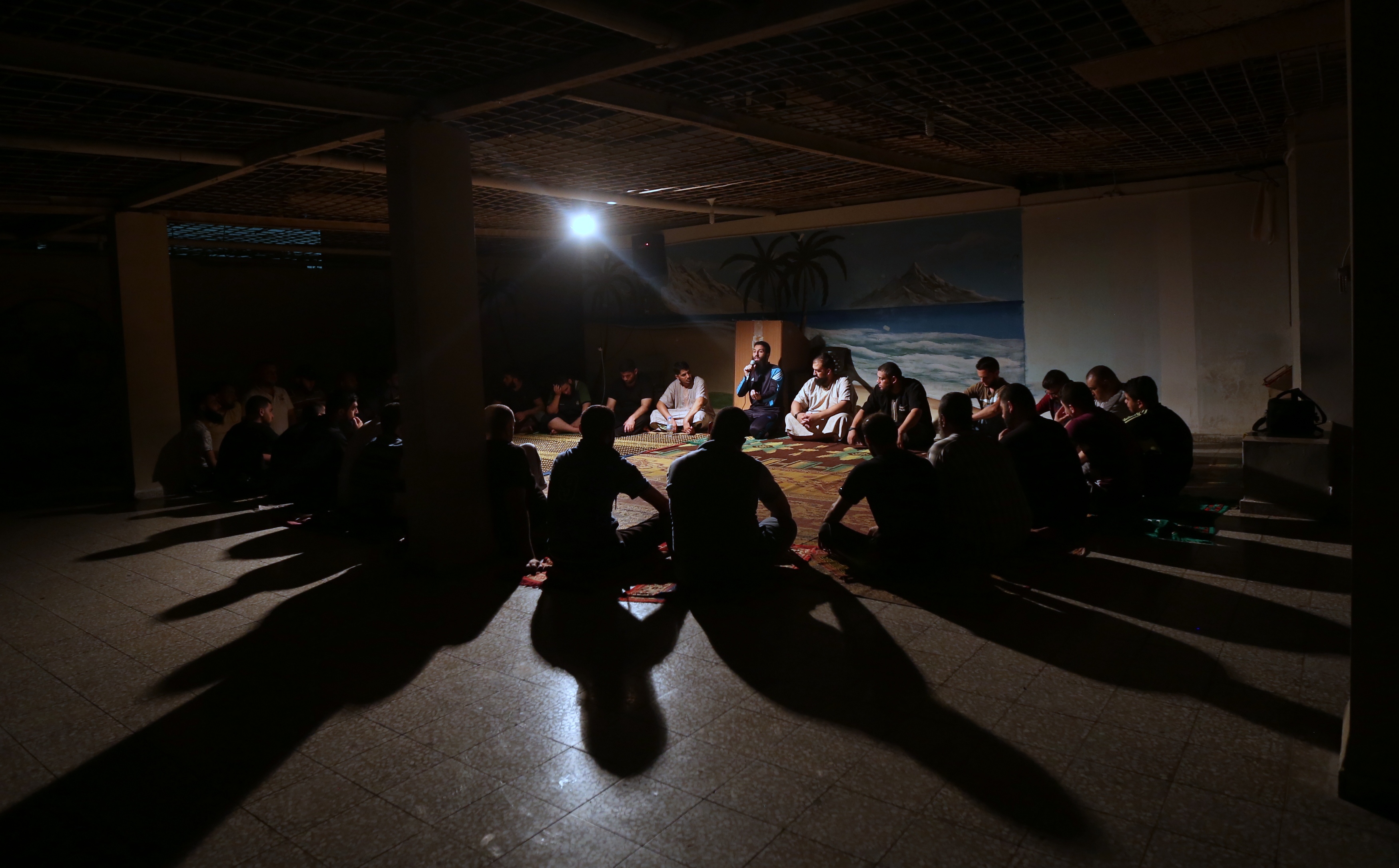 اعتكاف نزلاء مراكز الإصلاح والتأهيل في العشر الأواخر من رمضان