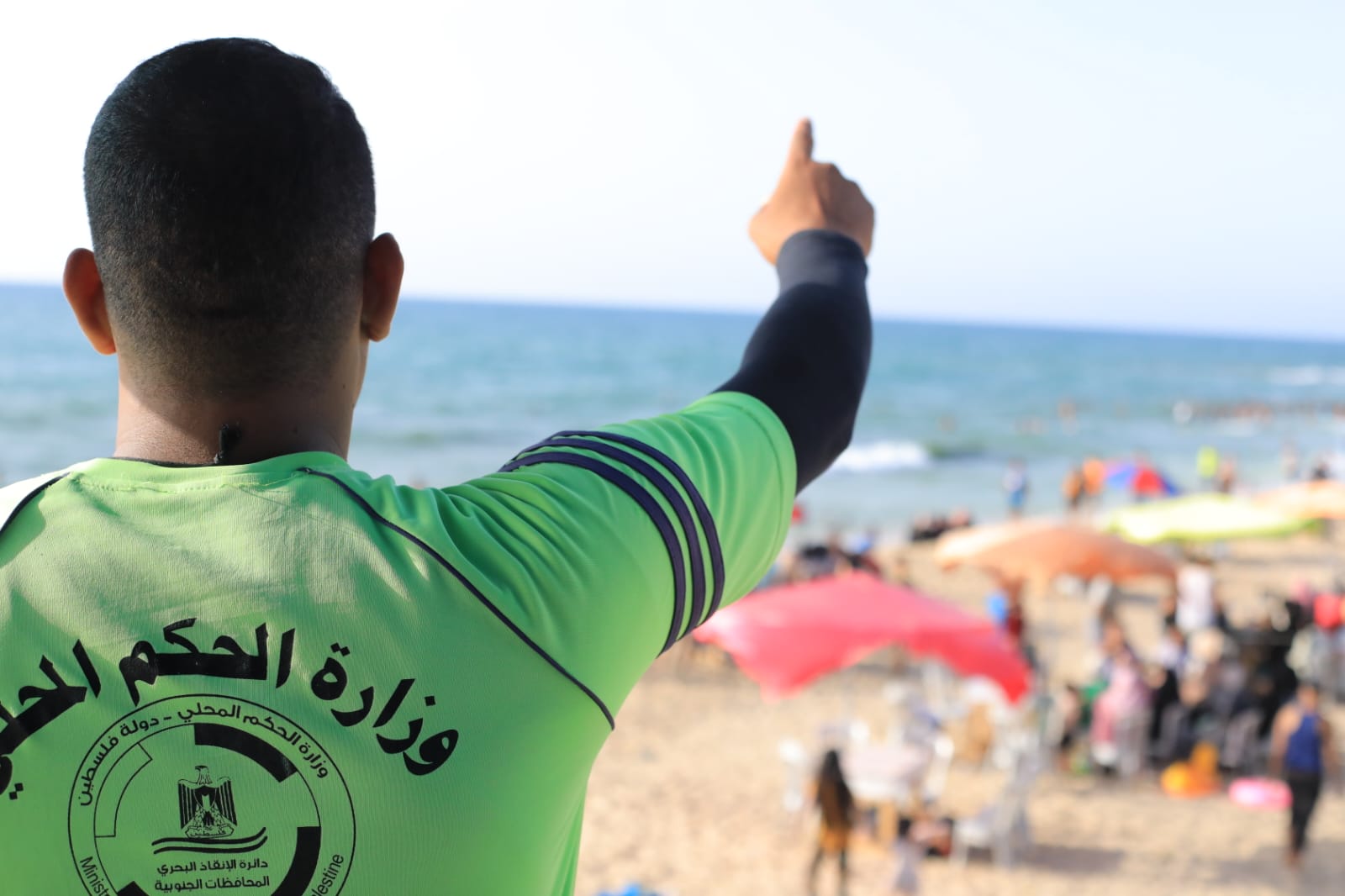 أجواء اصطياف المواطنين على شاطئ البحر وسط قطاع غزة