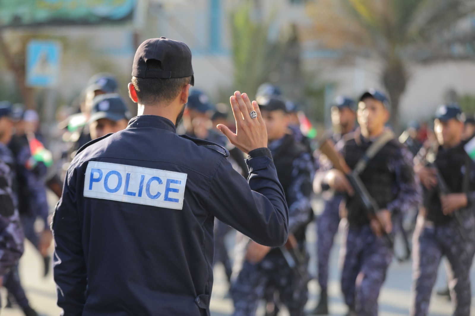 "الداخلية" تُنظم مسيراً عسكرياً تكريماً لشهداء الأجهزة الأمنية بالضفة