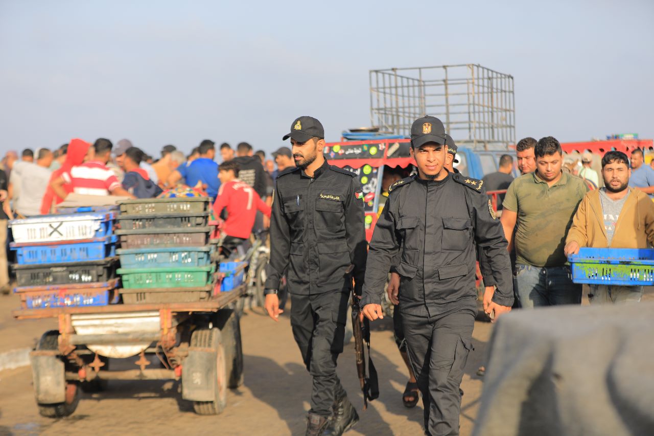 عمل الشرطة البحرية في تأمين البحر والساحل ومتابعة شؤون الصيادين 