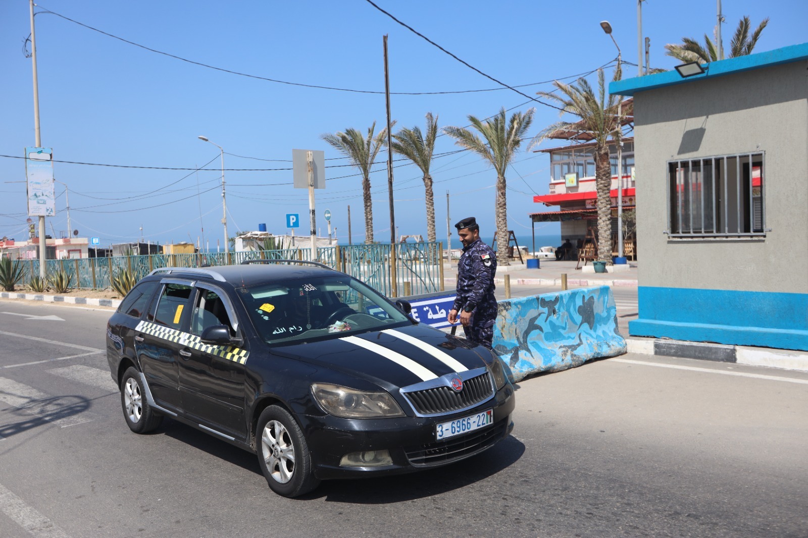 صور: الأجهزة الأمنية والشُرطية تُساند المواطنين في ظل العدوان