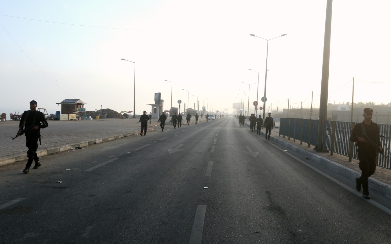 مديرية التدريب تُنظم مسيراً عسكرياً للدفعة الأولى من الدورة التأسيسية الثانية