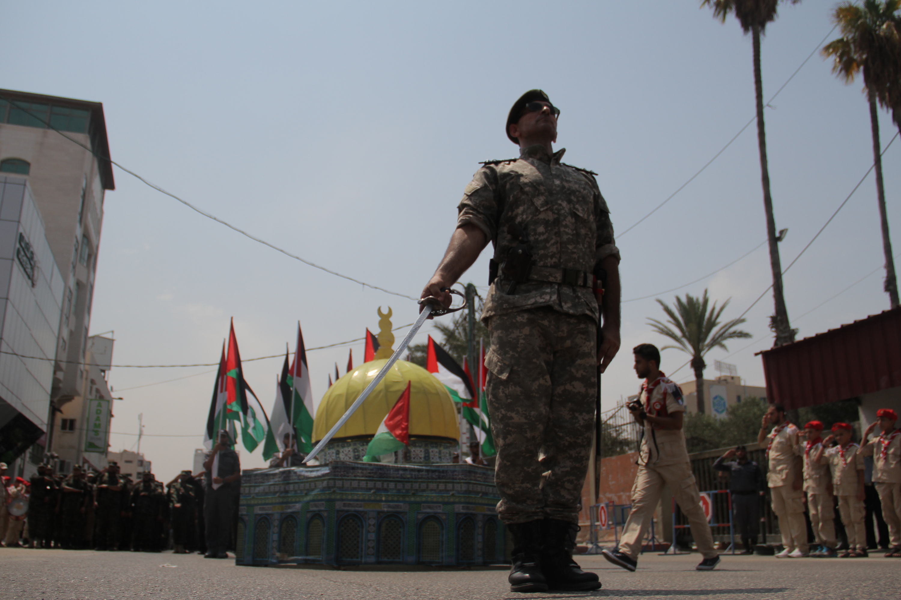 الداخلية تُنظم استعرضاً عسكرياً تضامناً مع المسجد الأقصى