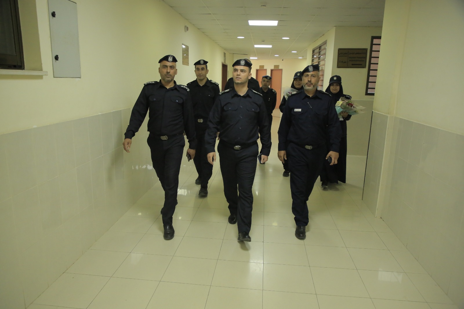 دائرة الشرطة المجتمعية تتفقد بيوت شهداء وجـرحى العـدوان الإسـرائيلي