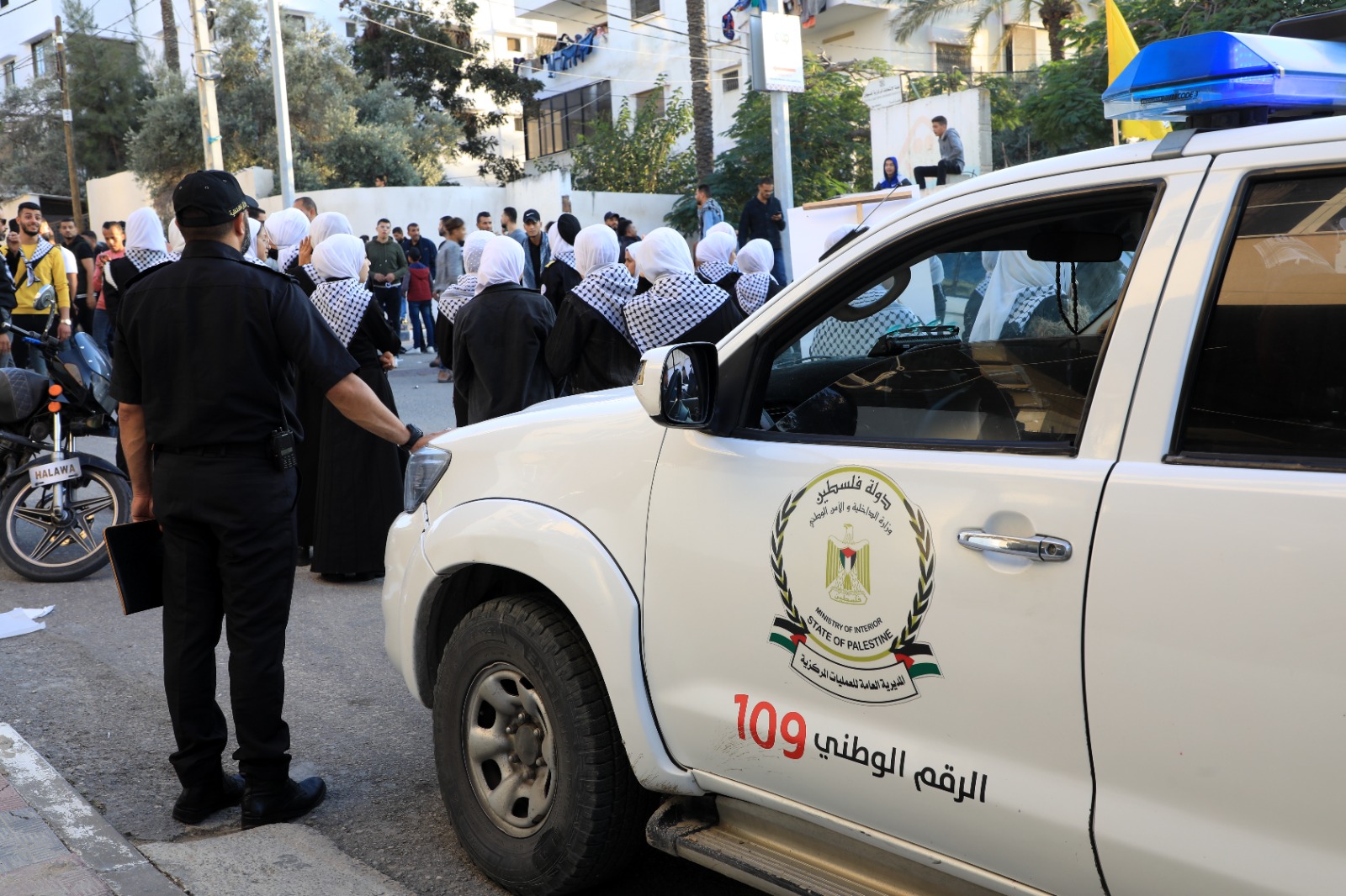 أجهزة الداخلية بغزة تؤمن "مسيرًا كشفيًا" في ذكرى رحيل الرئيس عرفات