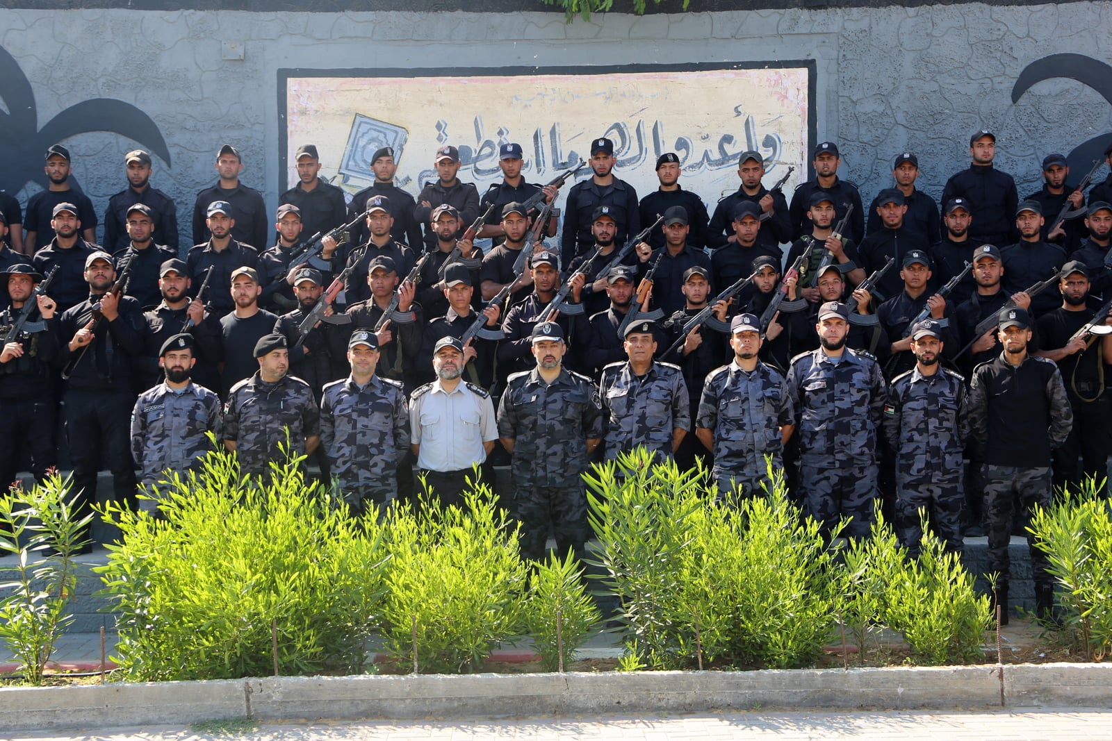 مديرية التدريب تُنظم مسيراً عسكرياً للدورة "التأسيسية الثانية"