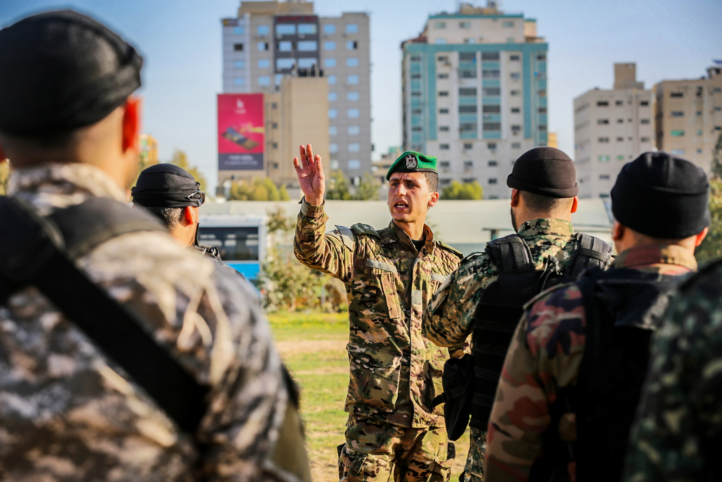 مسير عسكري لدورات قادة السرايا 5، وتأهيل الضباط 15، وصف ضباط 16 بقوات الأمن الوطني