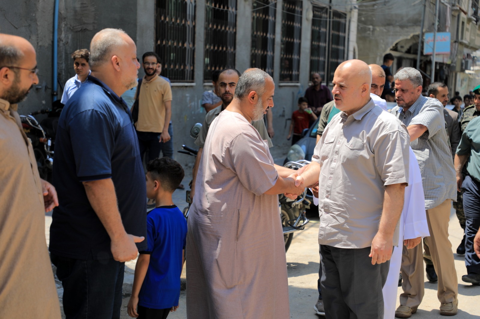 قيادة "الداخلية" تعزي ذوي شهداء العدوان الإسرائيلي