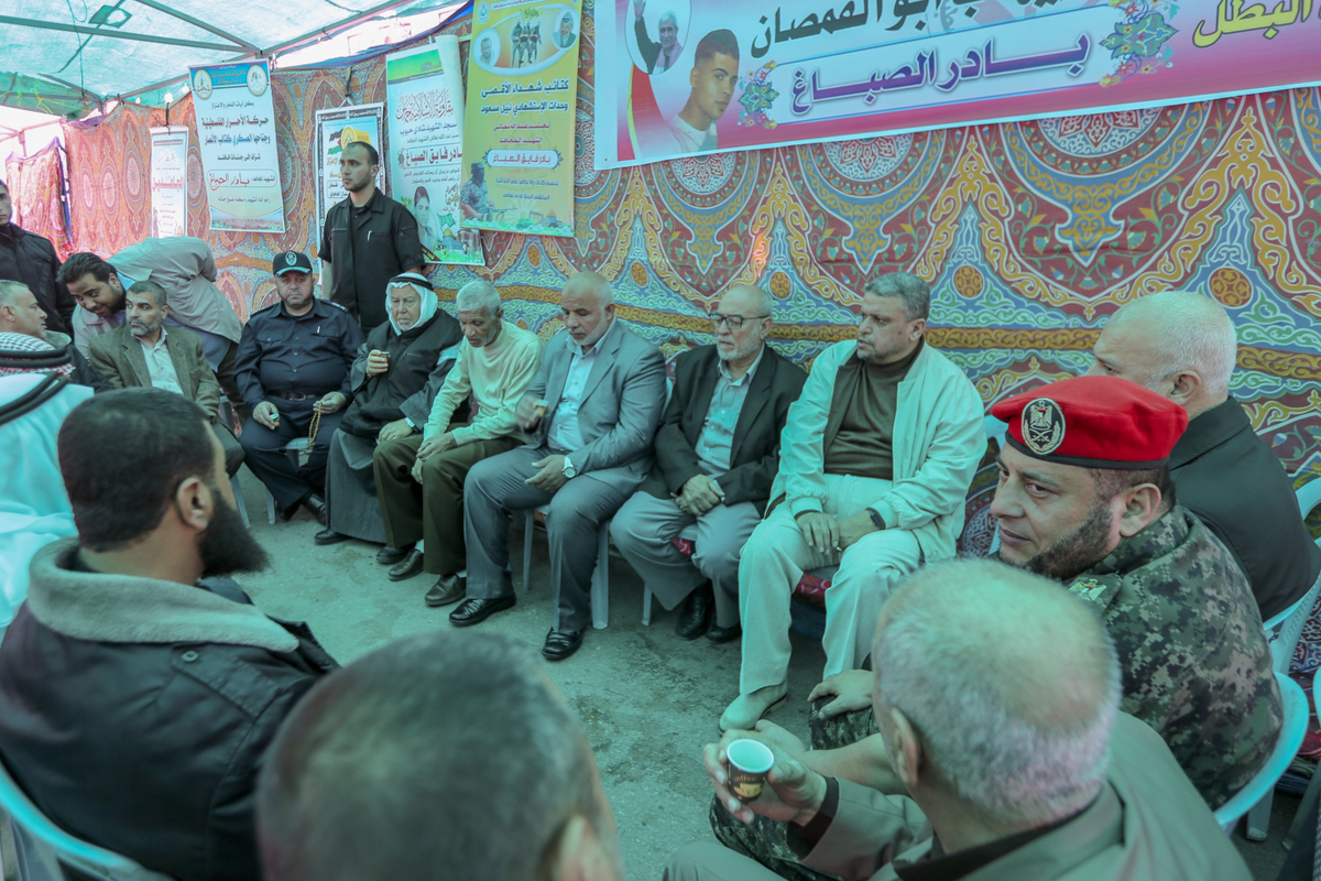 قيادة الداخلية تُقدم واجب العزاء لذوي شهداء مسيرة العودة