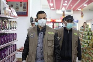مباحث التموين بخان يونس تتلف "2 "طن  من الخضروات والفواكه الفاسدة