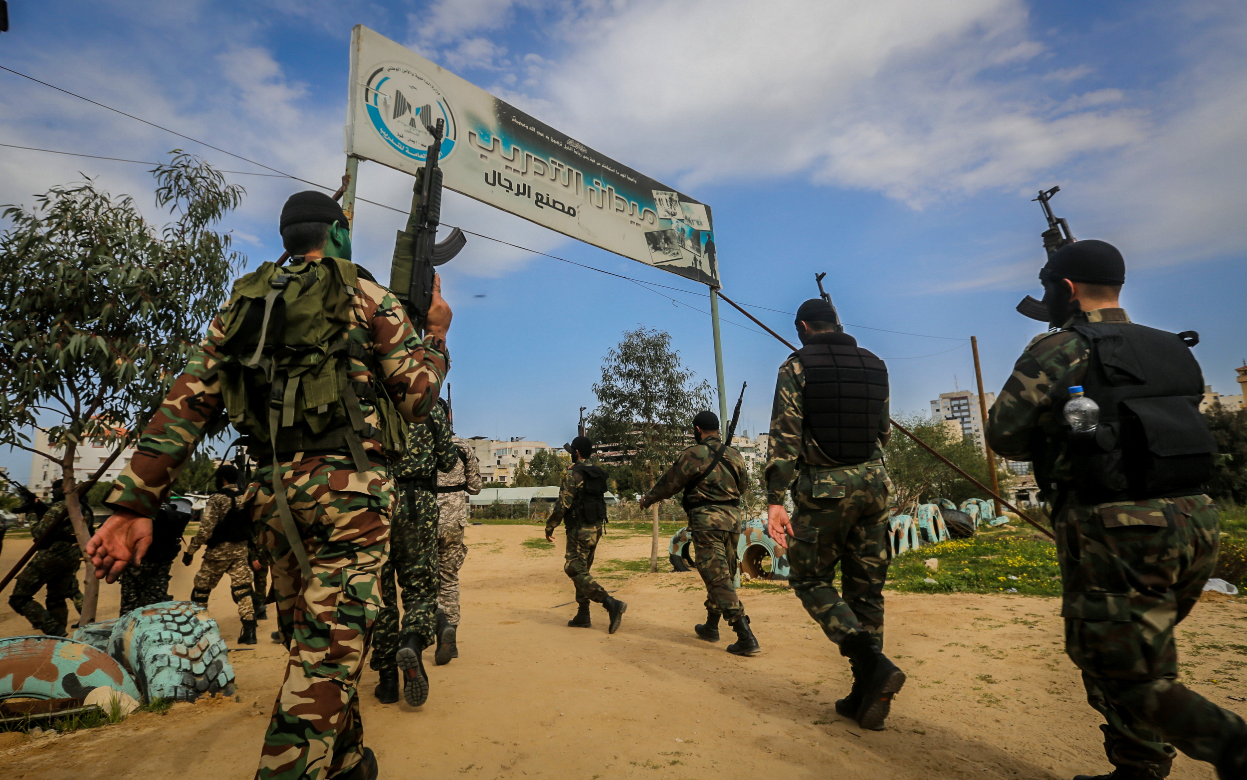 مسير عسكري لدورات قادة السرايا 5، وتأهيل الضباط 15، وصف ضباط 16 بقوات الأمن الوطني