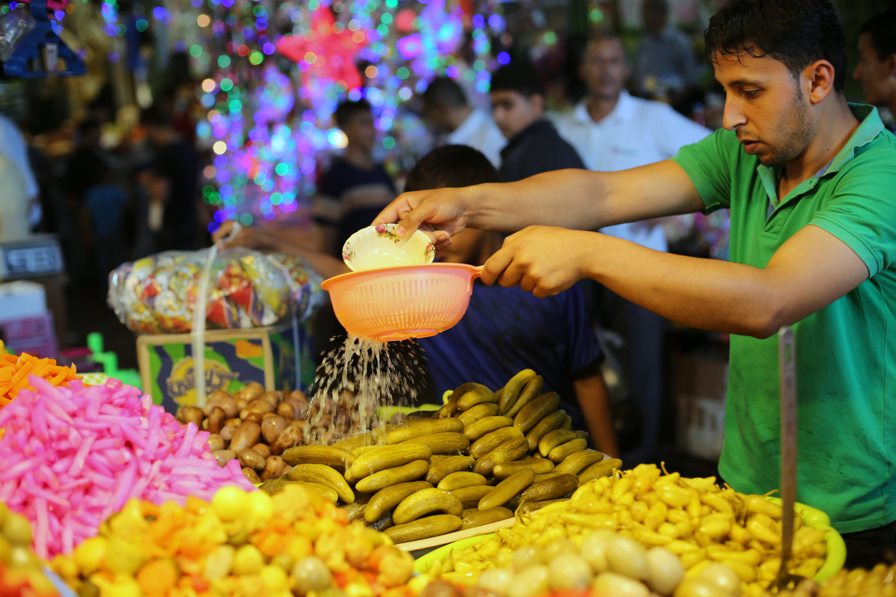 أسواق غزة في أيام شهر رمضان 