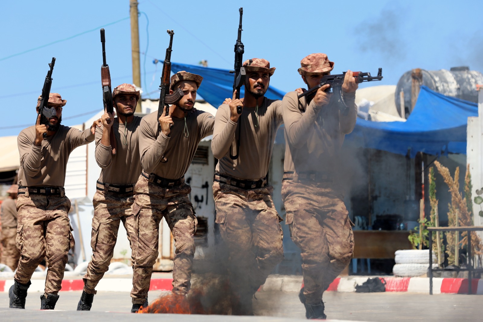 تدريبات دورة "الصاعقة الثالثة" لطلاب كلية الرباط بخان يونس