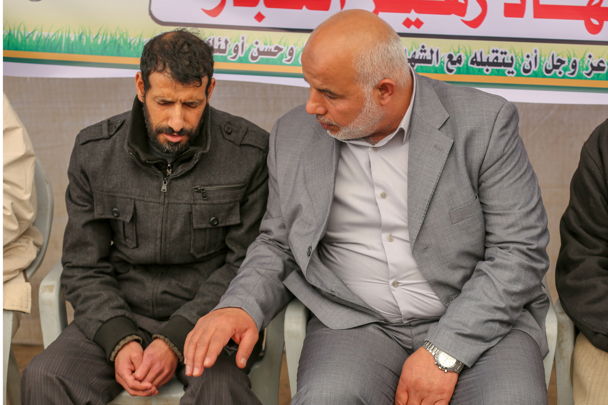 قيادة الداخلية تُقدم واجب العزاء لذوي شهداء مسيرة العودة