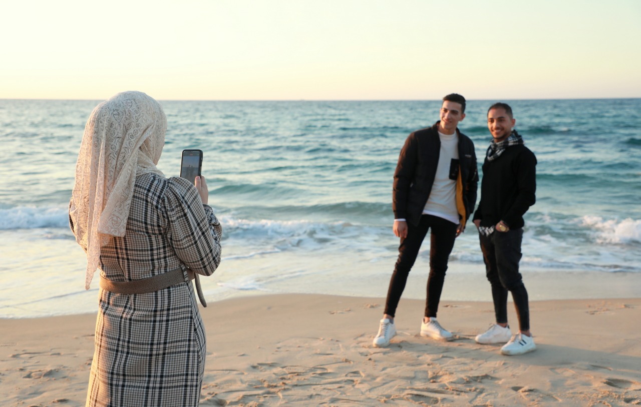 أجواء قضاء المواطنين بغزة الإجازة الأسبوعية في عدد من الأماكن الترفيهية مساء الجمعة