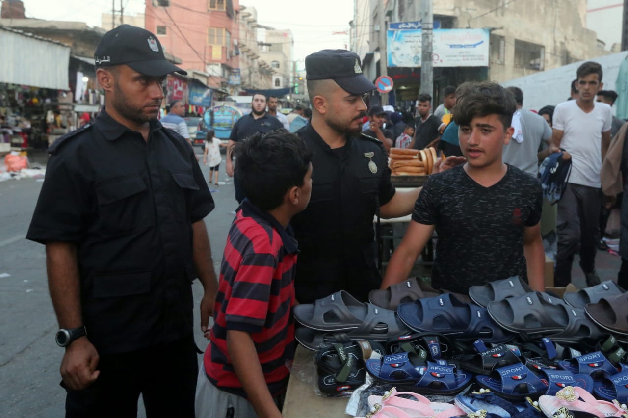 الشرطة تُسهل حركة المواطنين عشية عيد الأضحى المبارك