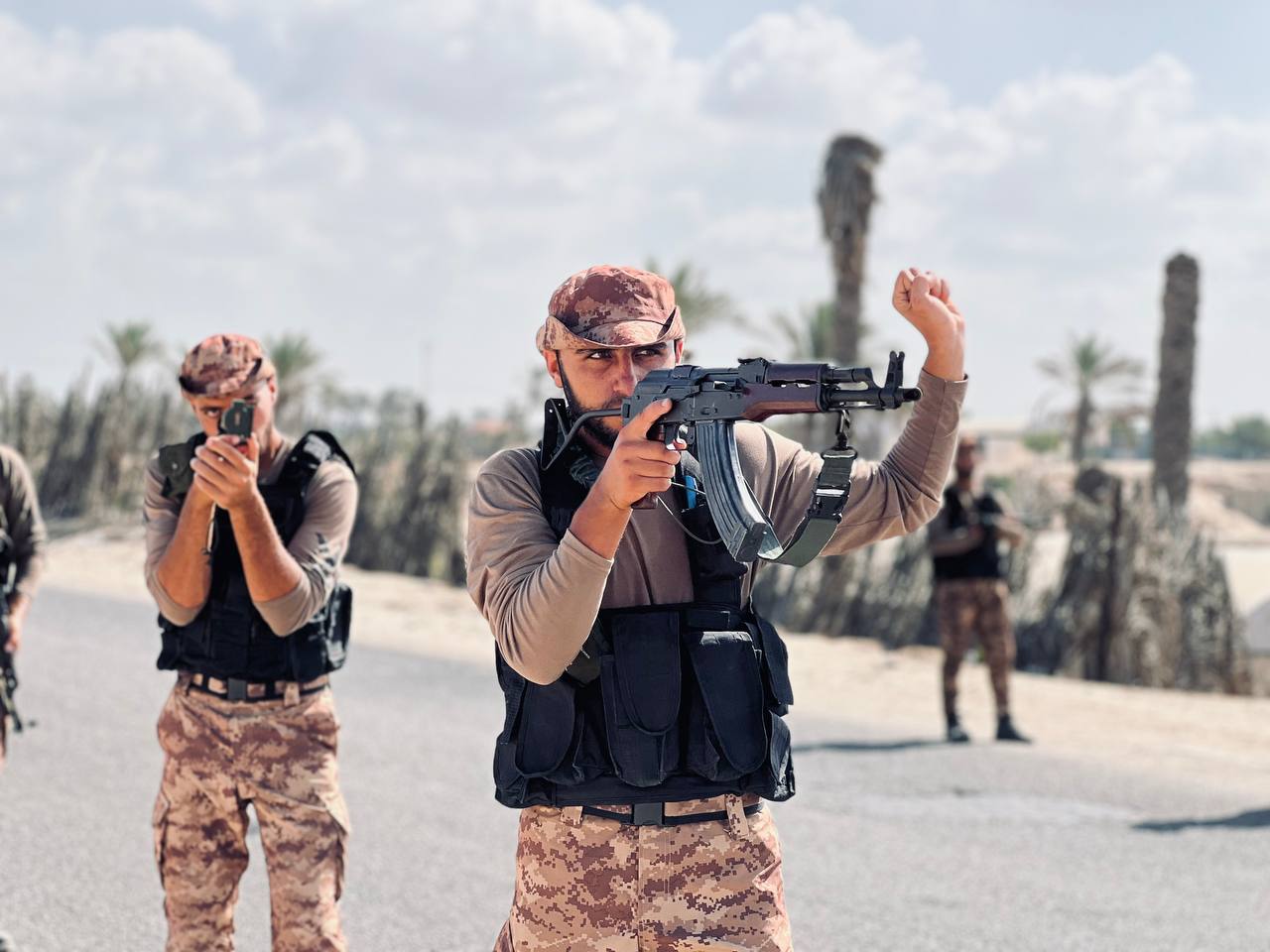 "مسير تكتيكي" لطلاب دورة الصاعقة بكلية الرباط الجامعية