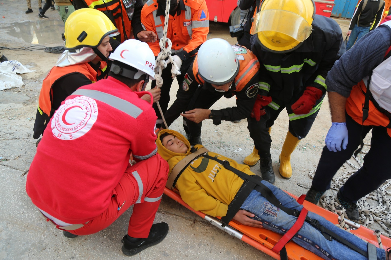 "الدفاع المدني" يعلن تجهيز مَركبة إطفاء محلياً بدعم ماليزي ويُنفّذ مناورة تدريبية بمناسبة اليوم العالمي