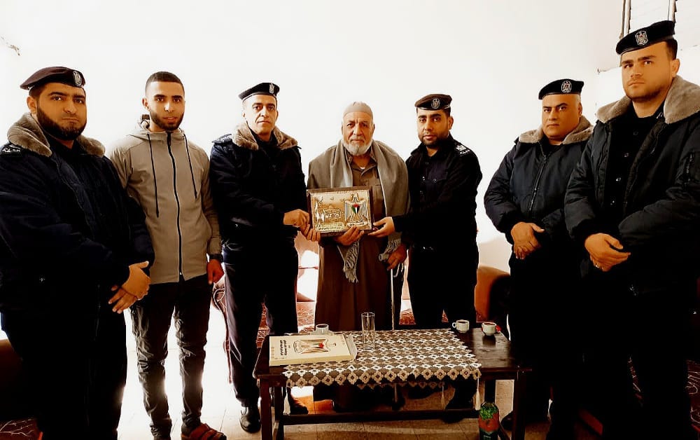 "الداخلية" تطلق حملة زيارات لذوي شهدائها