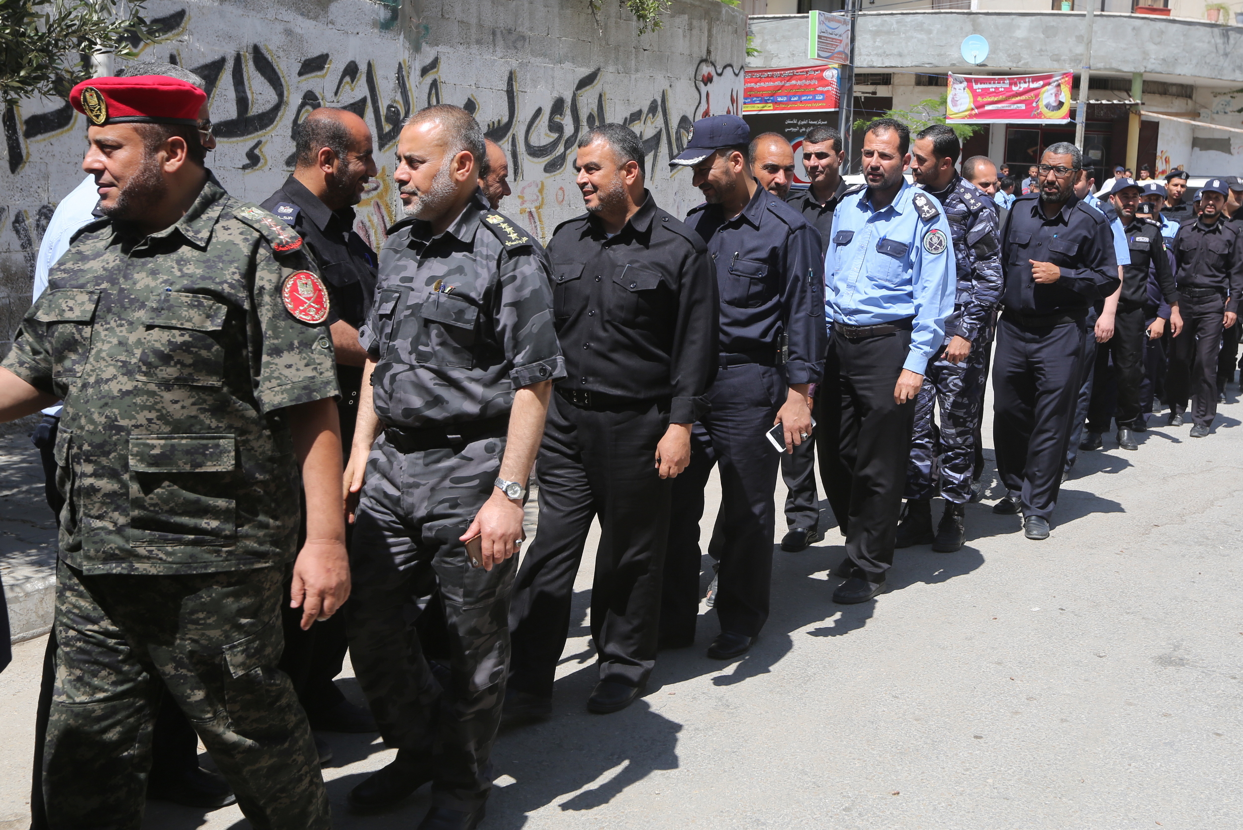 قيادة "الداخلية" تقدم واجب العزاء لذوي شهداء الوزارة في مسيرات العودة بذكرى النكبة