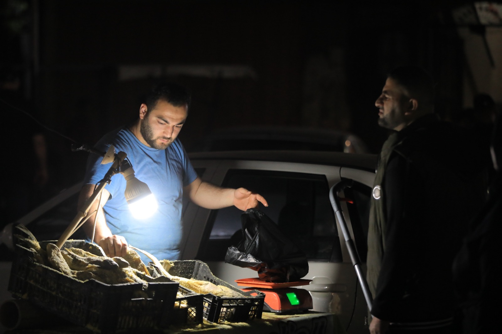 أجواء غزة عشية عيد الفطر السعيد وانتشار أجهزة الداخلية لتسهيل حركة المواطنين وتهيئة الأجواء الملائمة